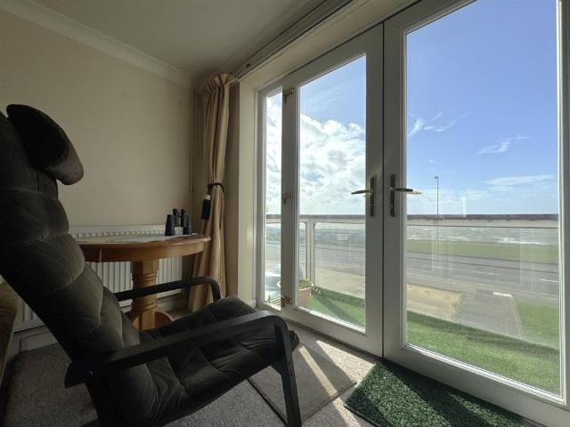 Marine Parade East, Lee On The Solent