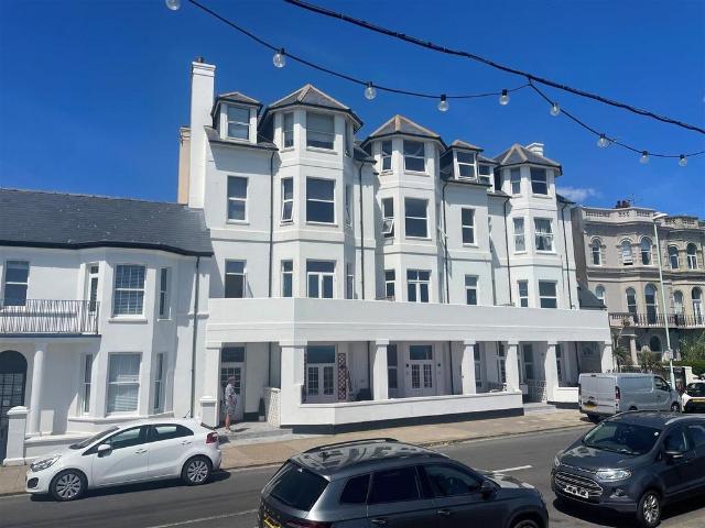 Marine Parade, Worthing BN11 1 bed flat to rent £1,050 pcm £242 pw