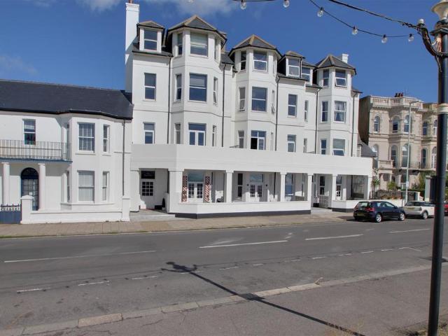 Marine Parade, Worthing BN11 1 bed flat to rent £1,350 pcm £312 pw