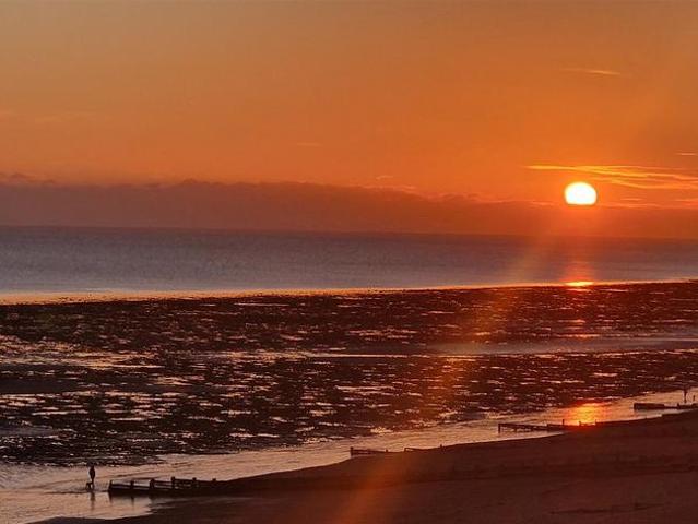 Marine Parade, Worthing 2 bed apartment to rent £1,750 pcm £404 pw