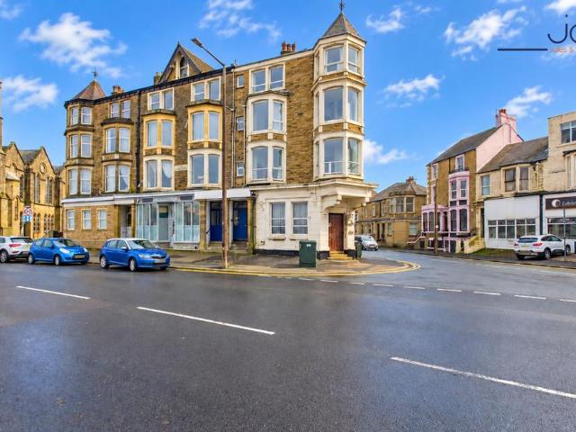 Marine Road West, Morecambe, LA3 2 bed flat to rent £750 pcm £173 pw