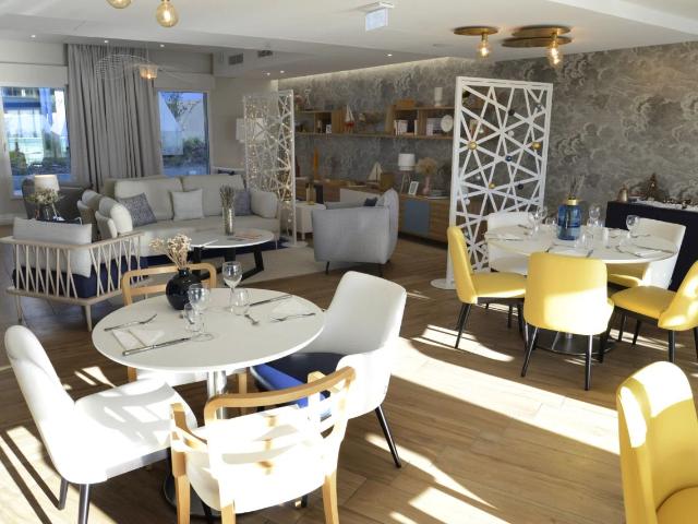 Marine Residence: Unique Interiors and Welcoming Common Areas, Marseille Amsterdam Apartments for Rent