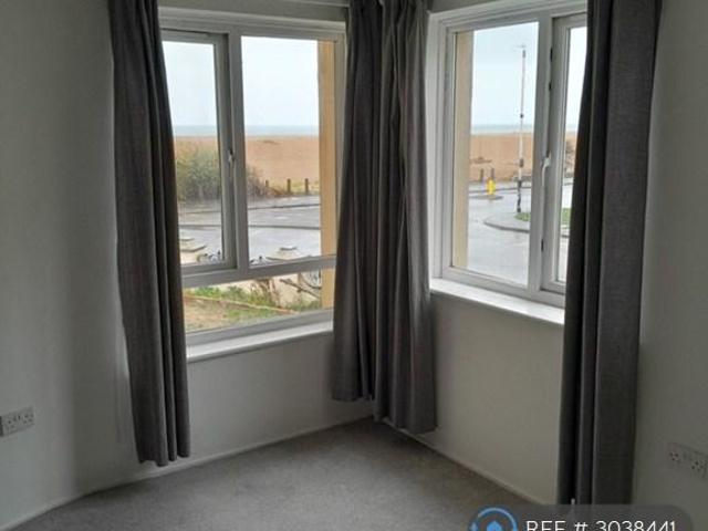 Marine Terrace, Folkestone, CT20 Studio to rent £675 pcm £156 pw