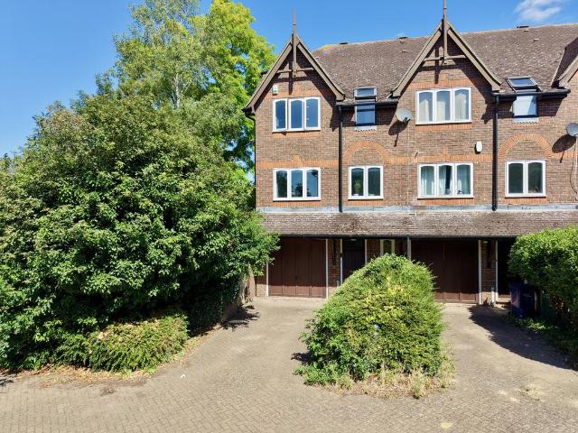 Mariners Way, Cambridge, Cambridgeshire 3 bed townhouse to rent £2,595 pcm £599 pw