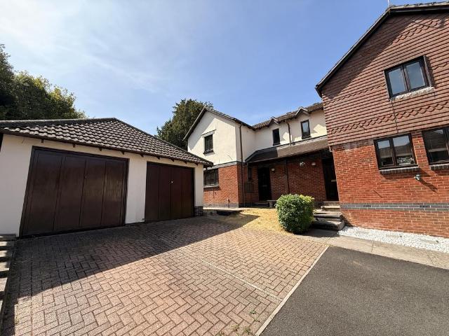 Mariners Way, Paignton TQ3 3 bed semi detached house to rent £1,450 pcm £335 pw
