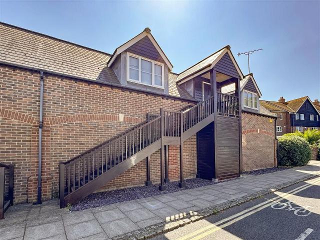 Mariners Quay, Littlehampton BN17, 1 bed flat to rent, £975 pcm | PrimeLocation