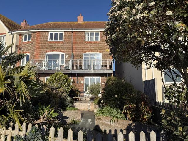 Mariners Quay, Littlehampton BN17 3 bed end of terrace house to rent £1,995 pcm £460 pw