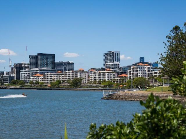Mariners Reach' Absolute Riverfront