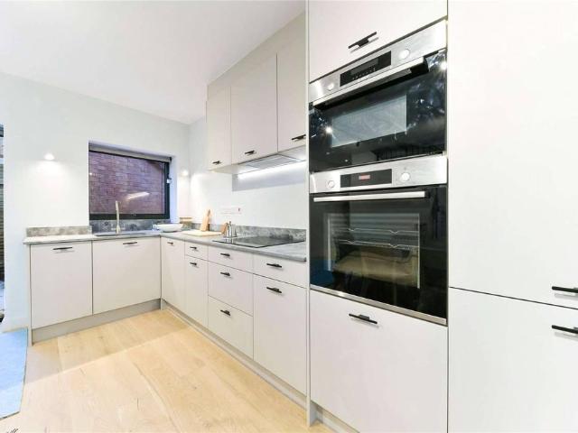 Marischal Road, SE13 3 bed detached house to rent £3,000 pcm £692 pw