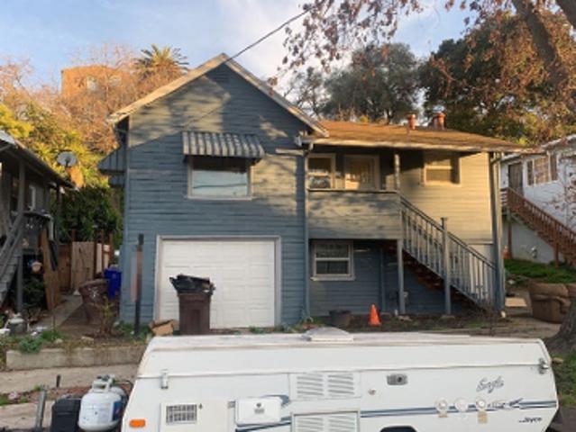 Mariposa Ave