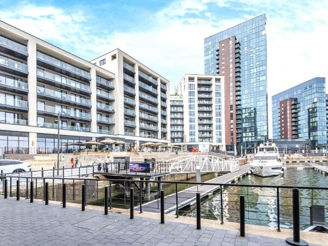 Maritime Walk, Ocean Village, Southampton SO14, 2 bed flat to rent, £2,000 pcm | PrimeLocation