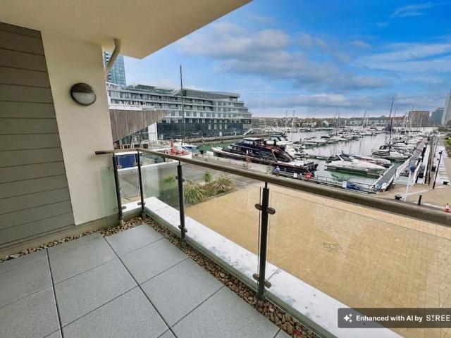 Maritime Walk, Southampton SO14 2 bed flat to rent £1,300 pcm £300 pw