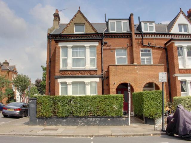 Marius Road, London SW17 Studio to rent £1,550 pcm £358 pw