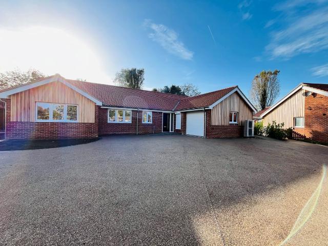 Marjorie Loke, Trunch NR28, 4 bed detached bungalow to rent, £2,600 pcm | PrimeLocation