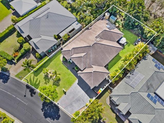 Mark Wust Built Family Home in Sought After Banksia Beach