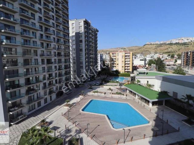 Marka 333 Sitesinde Havuz Cepheli Kiracısız Satılık 1+1 Daire