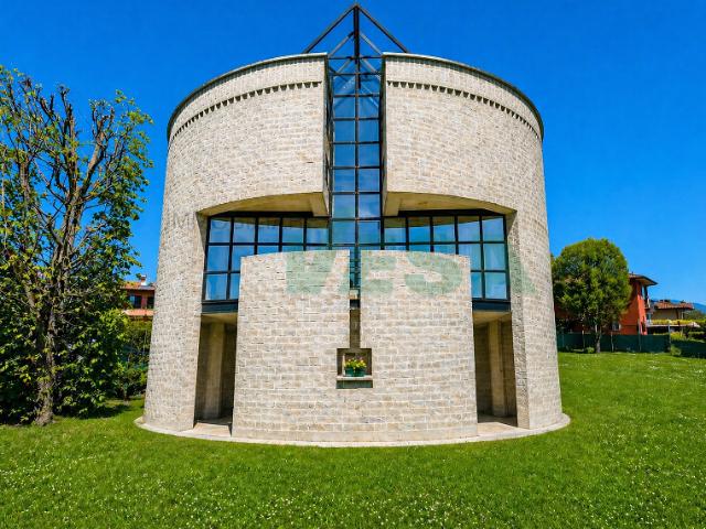 Markante Villa Casa Rotonda“ von Mario Botta, mit schönem Garten