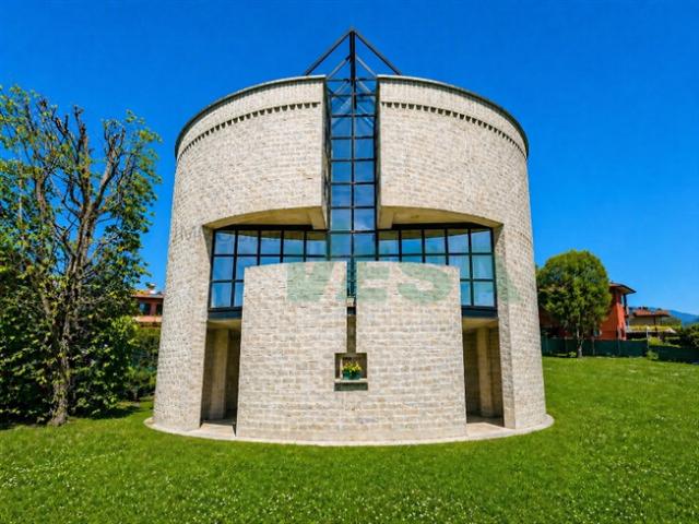 Markante Villa Casa Rotonda“ von Mario Botta, mit schönem Garten