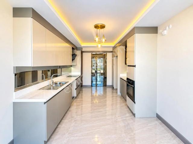 Marka'dan Saraycık'ta Site İçi Sıfır Giyinme Odalı Çift Banyolu Yerden Isıtmalı Lux 4+1 Daire