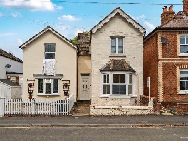 Markenfield Road, Guildford GU1, 2 bed flat to rent, £2,500 pcm | PrimeLocation