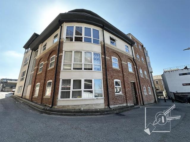 Market Court, Horns Yard, Gravesend DA12, 1 bed flat to rent, £1,025 pcm | PrimeLocation