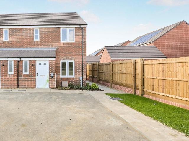 Market Harborough LE16 3 bed end of terrace house to rent £1,450 pcm £335 pw