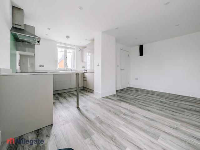Market Hill, Maldon CM9, 2 bed flat to rent, £1,100 pcm | PrimeLocation