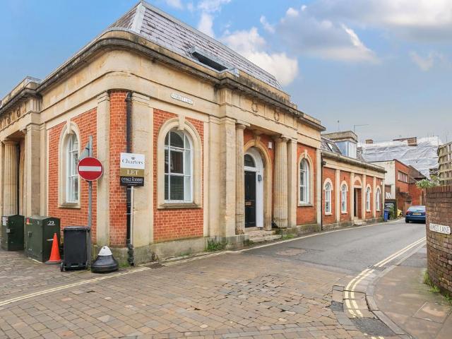Market Lane, Hampshire SO23 2 bed terraced house to rent £2,500 pcm £577 pw