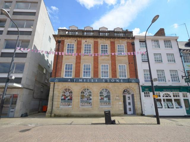Market Square, Northampton NN1 2 bed flat to rent £975 pcm £225 pw