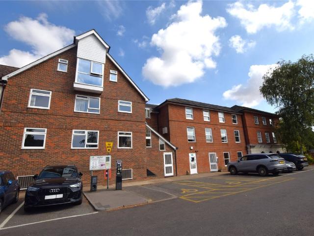 Market Square, Alton, Hampshire GU34, 1 bed flat to rent, £850 pcm | PrimeLocation
