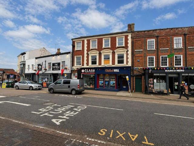 Market Square, Leighton Buzzard, Beds 1 bed house to rent £850 pcm £196 pw