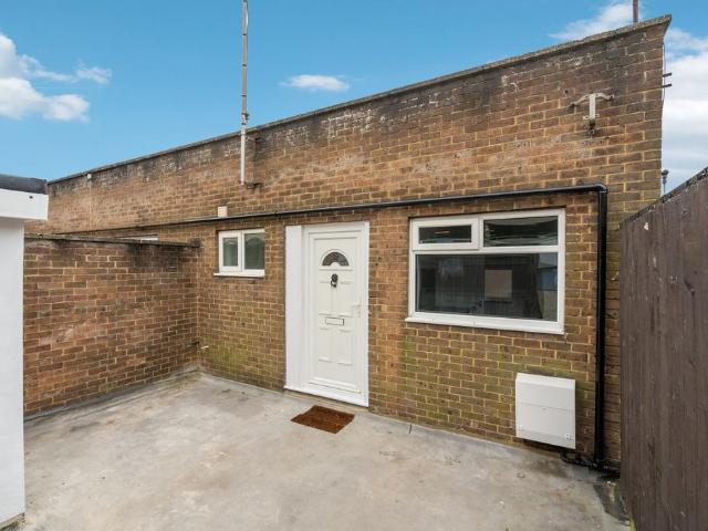 Market Square, Stevenage SG1 1 bed flat to rent £825 pcm £190 pw