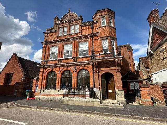 Market Square, Winslow MK18, 2 bed flat to rent, £1,200 pcm | PrimeLocation