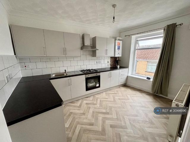 Market St, Tredegar, NP22 2 bed flat to rent £725 pcm £167 pw