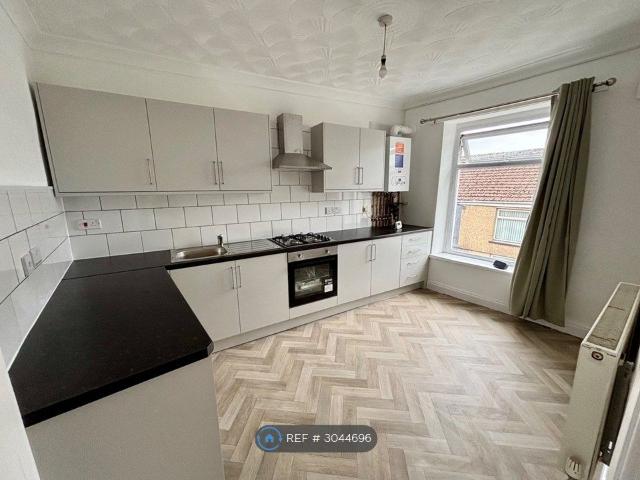 Market St, Tredegar NP22, 2 bed flat to rent, £725 pcm | PrimeLocation