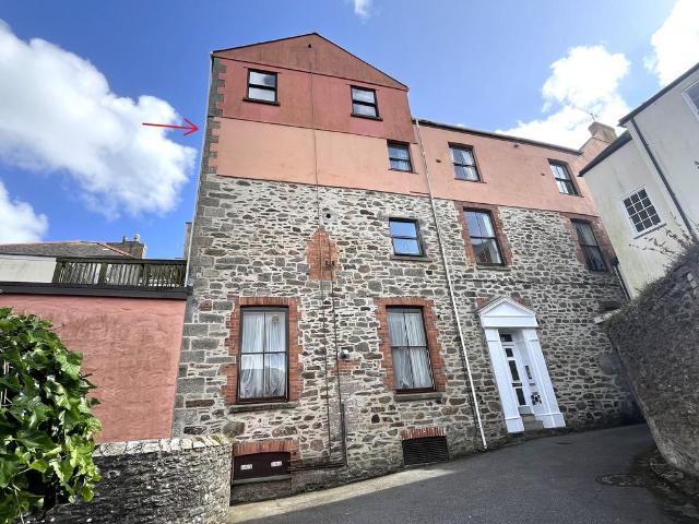 Market Strand, Falmouth, TR11 2 bed flat to rent £1,450 pcm £335 pw