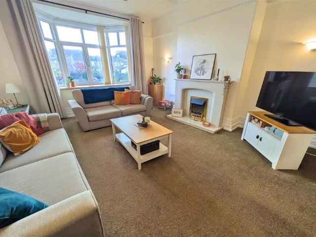 Market Street, Marple, Stockport 2 bed apartment to rent £1,000 pcm £231 pw