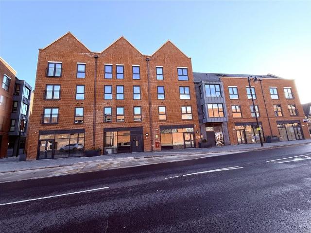 Market Street, Newbury, Berkshire, RG14 2 bed flat to rent £1,544 pcm £356 pw