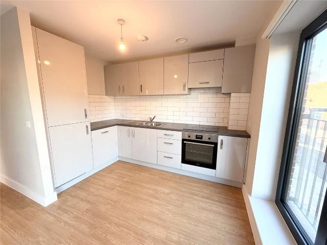 Market Street, Newbury, Berkshire RG14, 2 bed flat to rent, £1,655 pcm | PrimeLocation