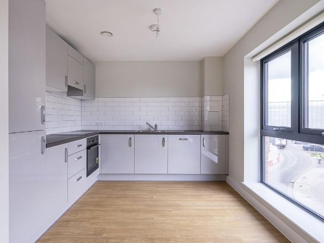 Market Street, Newbury RG14, 2 bed flat to rent, £1,705 pcm | PrimeLocation