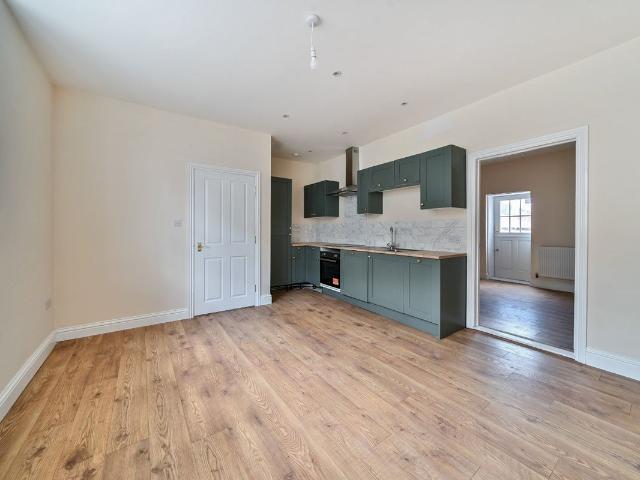 Market Street, Alton, Hampshire GU34, 1 bed flat to rent, £1,195 pcm | PrimeLocation