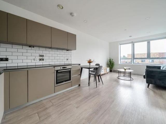 Market Street, Bracknell, RG12 1 bed flat to rent £1,310 pcm £302 pw