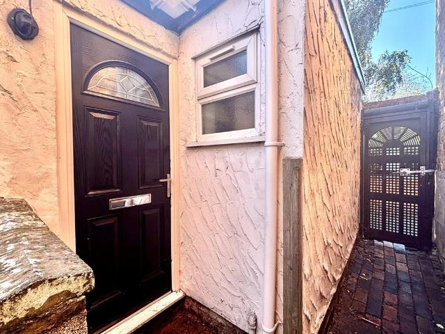 Market Street, Crewe 1 bed flat to rent £650 pcm £150 pw