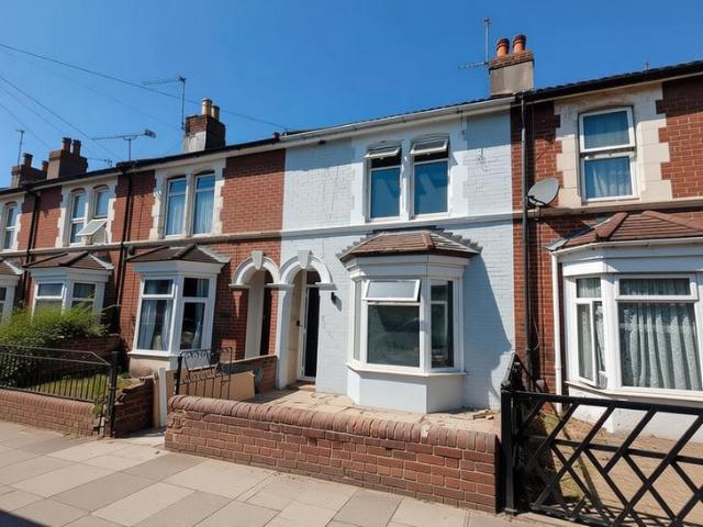Market Street, Eastleigh, SO50 3 bed terraced house to rent £1,750 pcm £404 pw