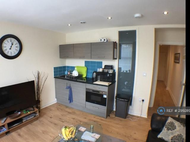 Market Street, Ebbw Vale, NP23 1 bed flat to rent £625 pcm £144 pw