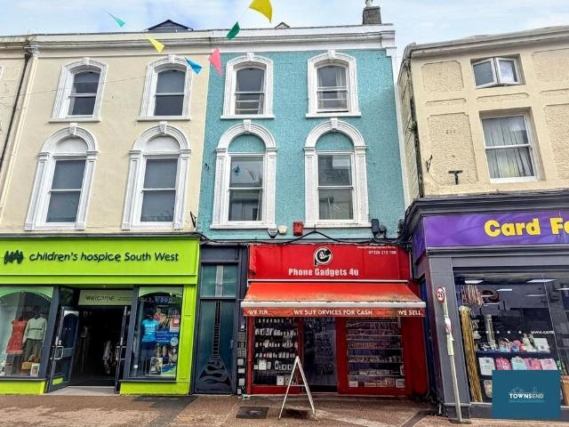Market Street, Falmouth, TR11 2 bed flat to rent £1,250 pcm £288 pw
