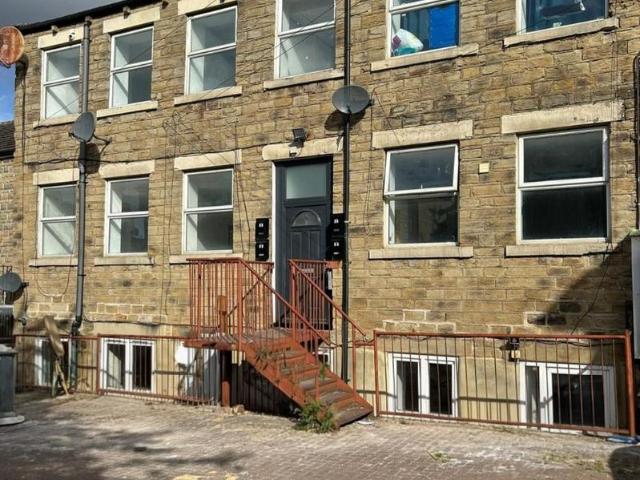 Market Street, Heckmondwike 1 bed flat to rent £500 pcm £115 pw