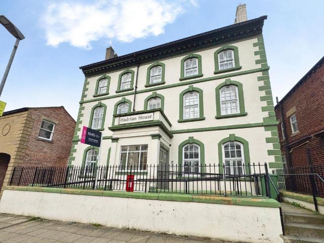 Market Street, Hexham NE46 2 bed apartment to rent £850 pcm £196 pw