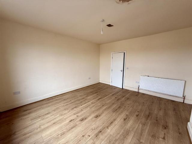 Market Street, Shirebrook, Mansfield NG20, 2 bed flat to rent, £750 pcm | PrimeLocation