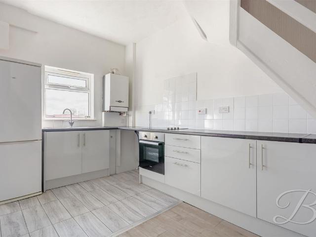 Market Street, Shirebrook, Mansfield NG20, 2 bed flat to rent, £750 pcm | PrimeLocation
